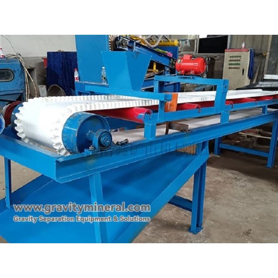 Концентратор с подвесным вибрационным полотном